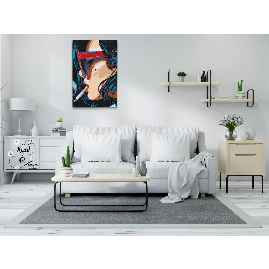 Paint by numbers: kvinde med solbriller og grafiske neonfarver