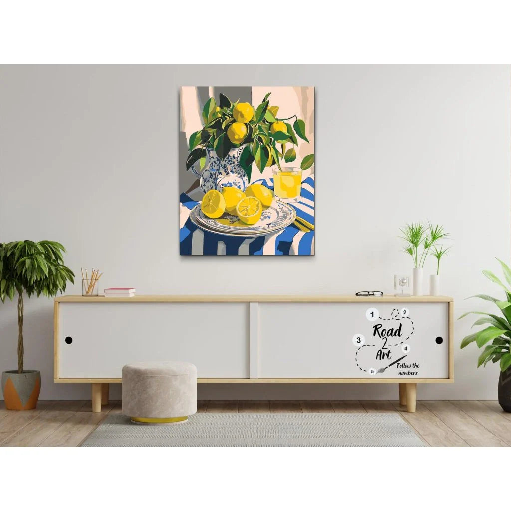 Paint by numbers: stilleben med citroner, glas juice og blå vase